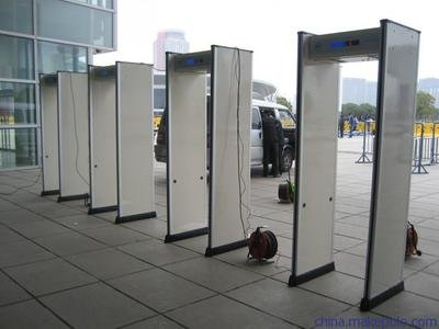 車站安檢設(shè)備安裝要注意什么?便攜安檢門
